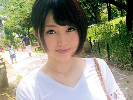 【ヤリマン大学生×素人】ジュボジュボ音を立てるフェラがエロい！→いろんな体位でチンポにイかされまくります！ｗ