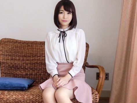 【素人】むちむち色白ボインなお姉さんがパイパンでエロすぎ！ぷりぷりなお尻をわし掴みアナル丸見えで突きまくるッ！♥