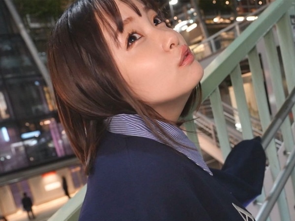 彼とのセックスじゃ満足できないむちむちボディ美少女…上目遣いでチンポを挟み込む極上パイズリで誘惑する！
