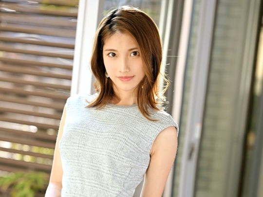 【素人】ホテルで受付をしているお姉さん♡手マンでダラダラと潮吹きして正常位で膣奥を突かれて感じちゃう♡
