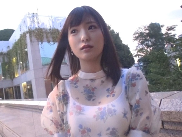 旦那を裏切る生ハメ中出しファックを楽しむ不貞妻…罪悪感を微塵も感じさせない全力の喘ぎっぷり♡