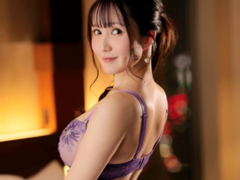【素人】美容クリニックに務めるアラサーのお姉さん！顔も体つきも見るからにエロそう！電マでオナニーを始めるｗ