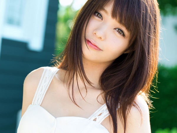 【貧乳×美少女】小ぶりなオッパイの美少女が一生懸命チンポをフェラ！パイパンマンコに生挿入されてイキ顔しちゃう♡
