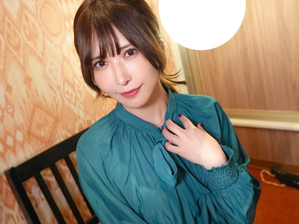 【素人】綺麗な奥さん！思わず好きになっちゃいそうな吸い込まれる瞳！欲求不満の肉体をえちえちに突きまくったら大絶頂です！