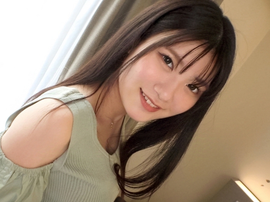 【素人】野菜でオナニーしてるドスケベなJDちゃん…大好物の肉棒をイラマチオさせられてメス穴に生挿入…♡