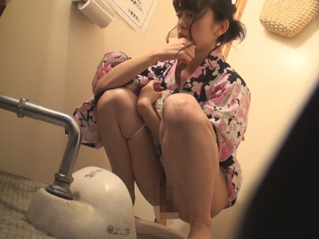 【隠し撮り】ぐっちゅり♥オナニー欲望が止まらないっ！トイレでひたすら自慰するオンナの姿っ…！！
