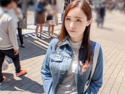 【素人】整った顔立ち！海外の血が混ざっているそうです！明るい雰囲気もそっち系かな？エッチもノリノリでしてくれました！