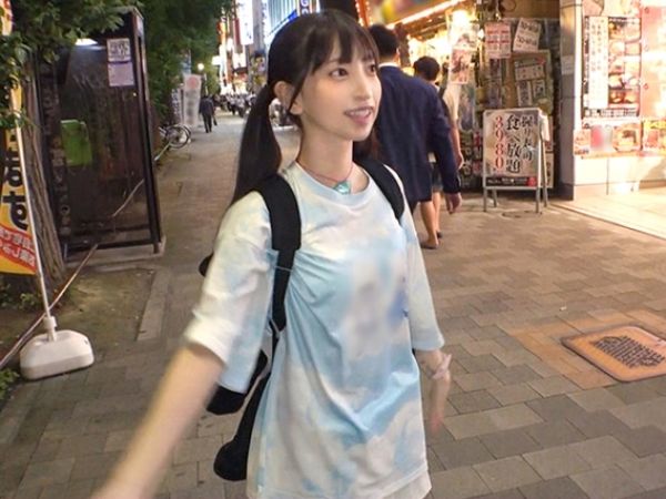 【秋葉原で見つけた貧乳ちゃん】電マでイキまくり♡ スレンダー美少女のキツキツまんこに生挿入！ ナンパSEXで大興奮！