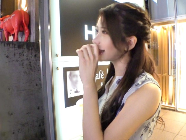 【清楚系ビッチの淫らな本性】 見た目はお嬢様なのに、実はエッチ大好き！ 敏感ボディが潮吹きまくりで乱れまくる！