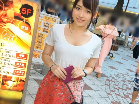 【バック】キュートなお顔と美尻が魅力的なお姉さんに大興奮！バックから膣奥をピストンで突き回す！