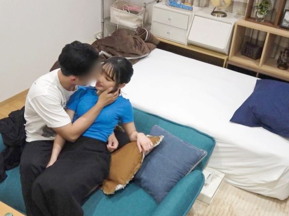 【JDの騎乗位オフパコ】 清楚な女子大生がSNSで出会った男と一線越え！ 小柄なボディを揺らして自ら腰を振る♡