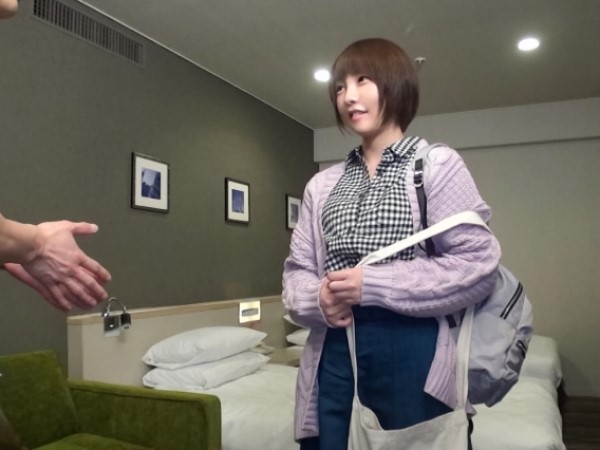 【街角ナンパ成功】『ダメ…でも気持ちいい…』華奢で可愛い介護士お姉さんが街中でGETされ、パイパンま●こを愛撫され発情！エロモード全開でち●ぽをフェラ♥濡れ濡れま●こに挿入連発で絶頂しまくり！