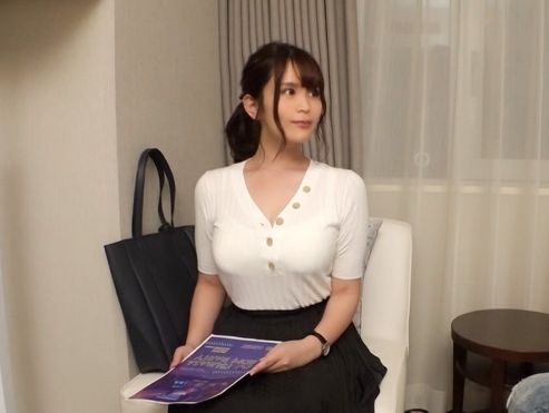 ＜素人×即パコ＞色白スライム系巨乳の清楚系美女♫パイパンまんこは手マンと電マ責めで快楽覚醒でマジ逝き昇天♪