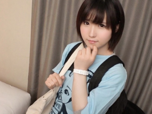 【童顔美少女の過激な本性】『ダメ…服が…』清楚系ロリっ娘が服を着たままの正常位で激しく突かれ、恥じらいながらも感じまくる！制服の下はエッチなカラダ♡