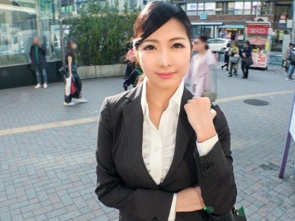 【街角ナンパ】仕事中のOLをゲット!ホテルでねっとりフェラご奉仕から、我慢できずに激しく絡み合う生々しいSEX!♡