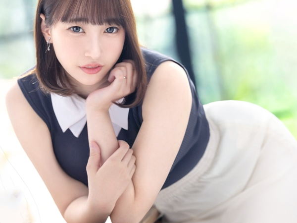 【旦那公認のEカップ人妻】むちむちボディの奥様がAVデビュー！他人棒を人妻マ○コに挿入し、旦那以外のチ○ポで感じまくる♥︎