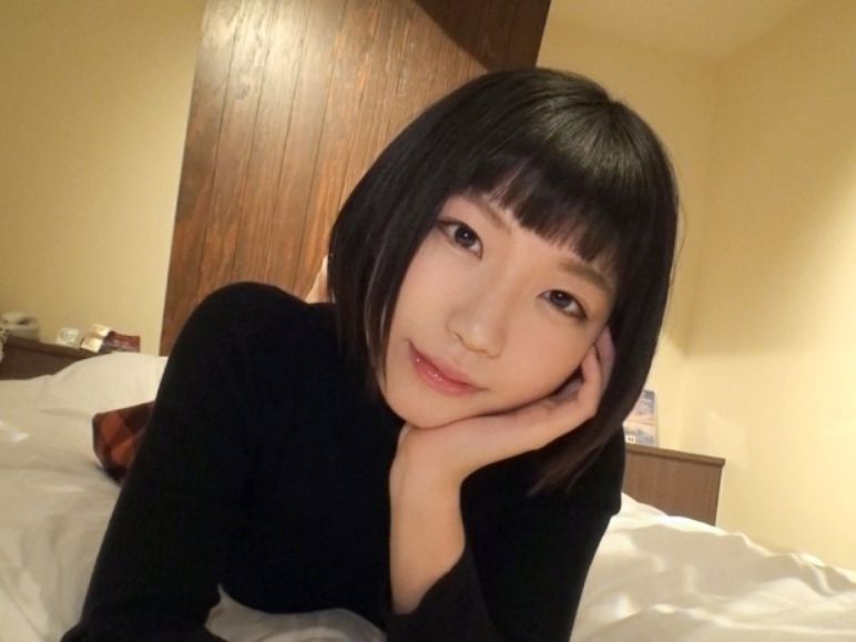 【パッツン前髪の素人娘】『気持ちいい…もっと…』ショートカット美少女がベッドで大胆に変身！濡れ濡れマンコをドアップで激写！喘ぎ声がエロかわいいw