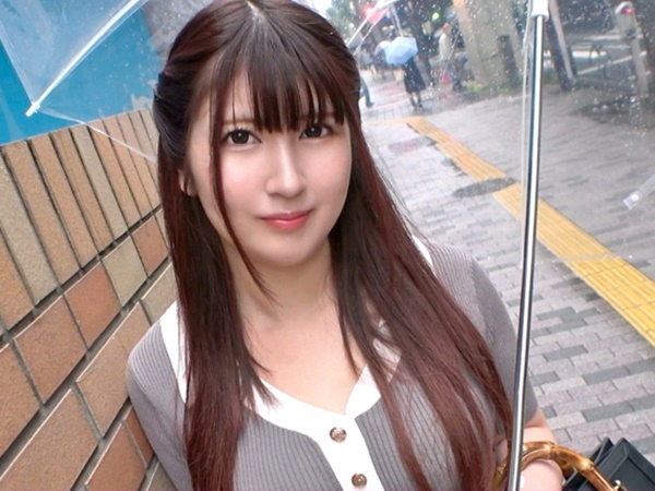 【激カワ巨乳美少女】押しに弱いウブっ子、男に跨って下からガンガン突かれておっぱい揺らしながら感じまくり！『ダメぇ…イっちゃう…』と悶えイキする姿がエロすぎる♡