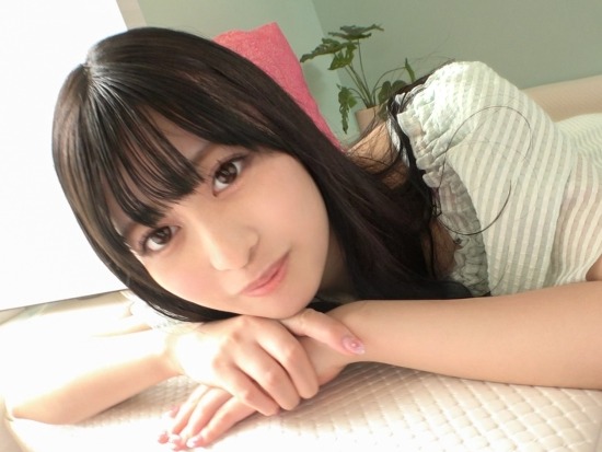 【清楚系JDの裏の顔】パイパン女子大生がチンポに夢中！ビンビンに勃った肉棒をフェラチオでご奉仕、騎乗位で激しく突かれて快感に溺れる…ウブな見た目とのギャップがヤバい♡