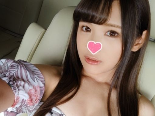 【車内密会】『誰かに見られちゃう…』社内恋愛中のカップルが車内でこっそりセックス！外でバレないように声を押し殺しながら感じまくる姿がエロすぎる♡
