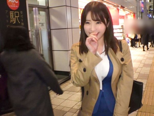 【美巨乳OLの危険な夜】『仕事帰りにこんなこと…』Fカップ美巨乳＆美脚のOLをナンパ！ホテルでピンク乳首を晒し、着衣のまま激しく絡み合う！仕事のストレスをセックスで発散するOLの淫らな姿！♡