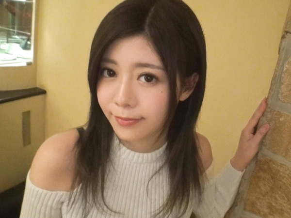 【IT社員】「ずらしちゃおう…」下着に隠された極上の尻割れ目っ！おっぱいも超ボリュームで抱きたくなるっ！
