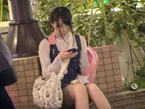 【池袋で見つけた天然美少女】『えっ、そんなに…』マイペースな素人娘をガチナンパ！大胆に脚を開かせ、バックから巨根をぶち込み全力ピストンで感じまくる！！