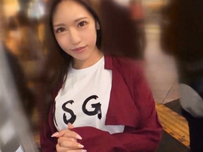 【美乳素人】新宿でアイドルフェイスの女性をハント!バーで働く器用な彼女はセクテクもかなりのもの!肉棒だってお好きです!