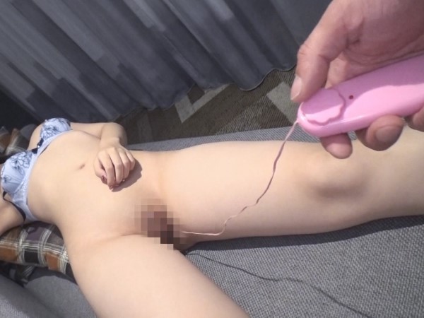 【初撮り】美巨乳セクシーギャルの敏感パイパンがヤバい!イヤラしい汁が溢れ出すほど感じまくる彼女とのエッチな初撮影♡